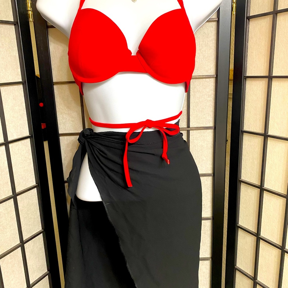 EUC Sharp Red String Bikini Top Size M With Underwire Support